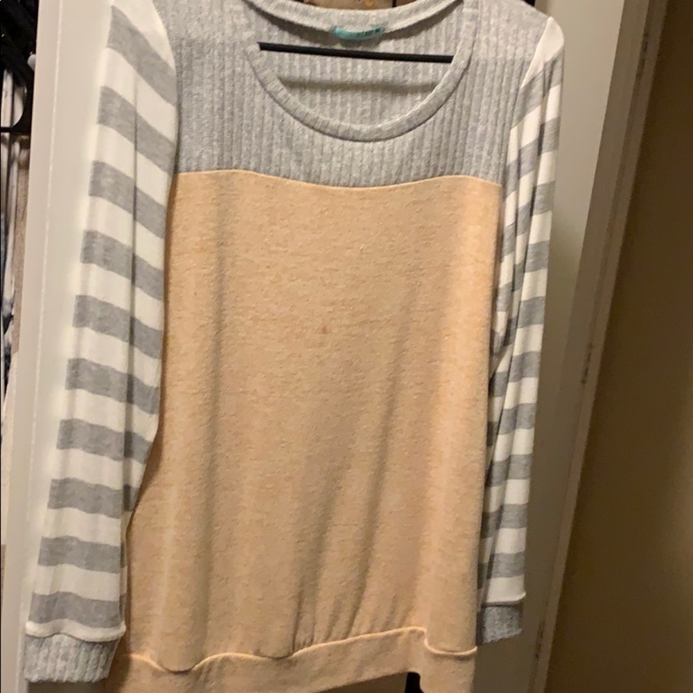 Gray and yellow long sleeve